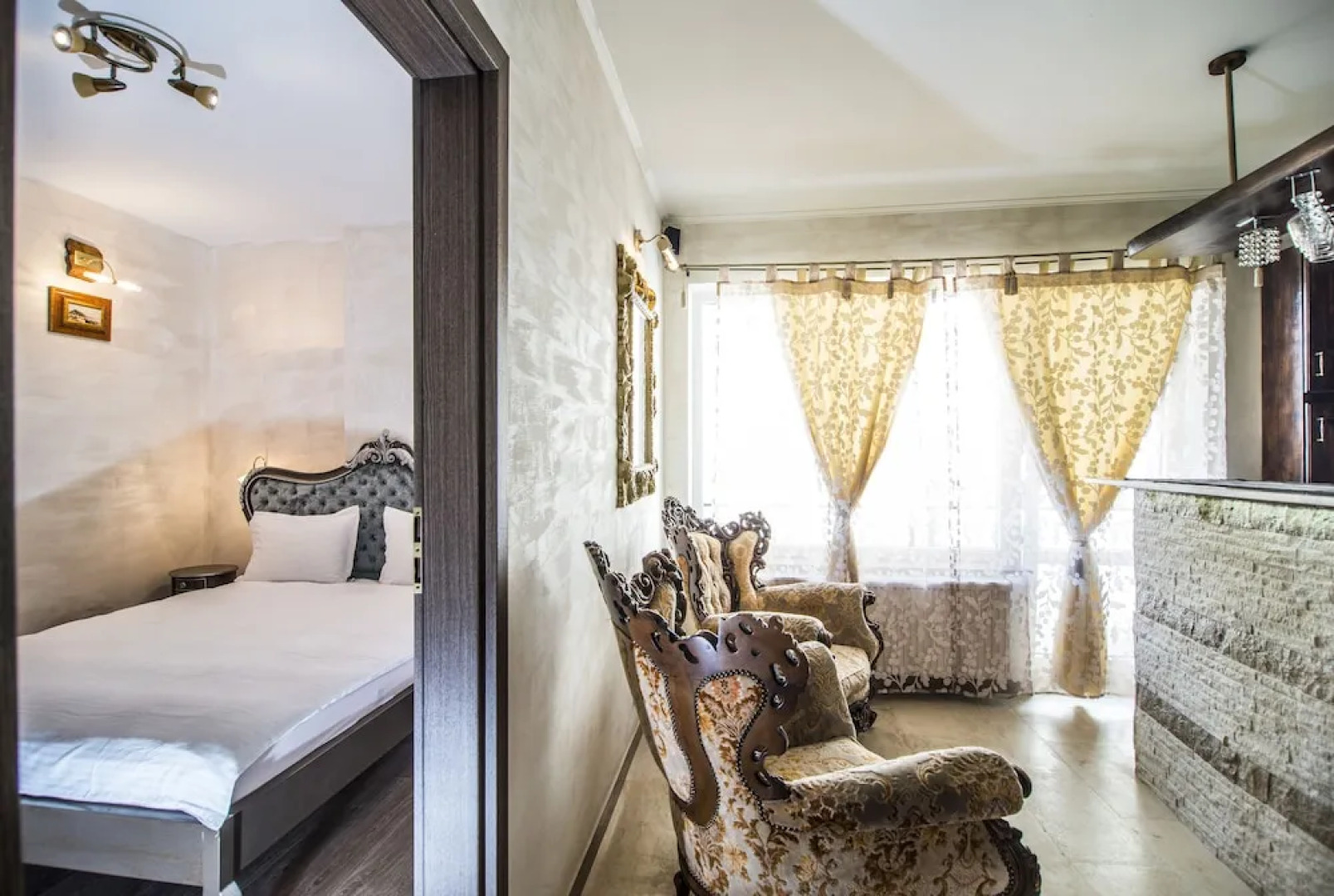 Red Hotel Retro Apartment