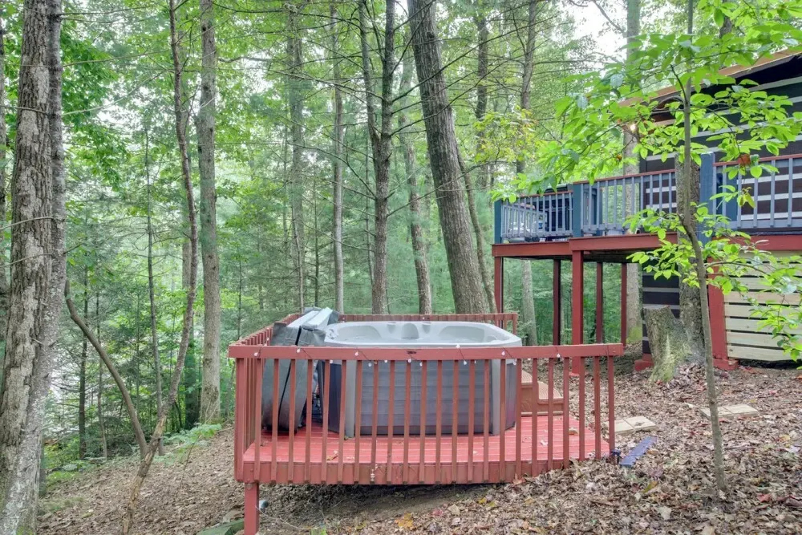 Charming Blue Ridge Mountain Cabin w/ Hot Tub