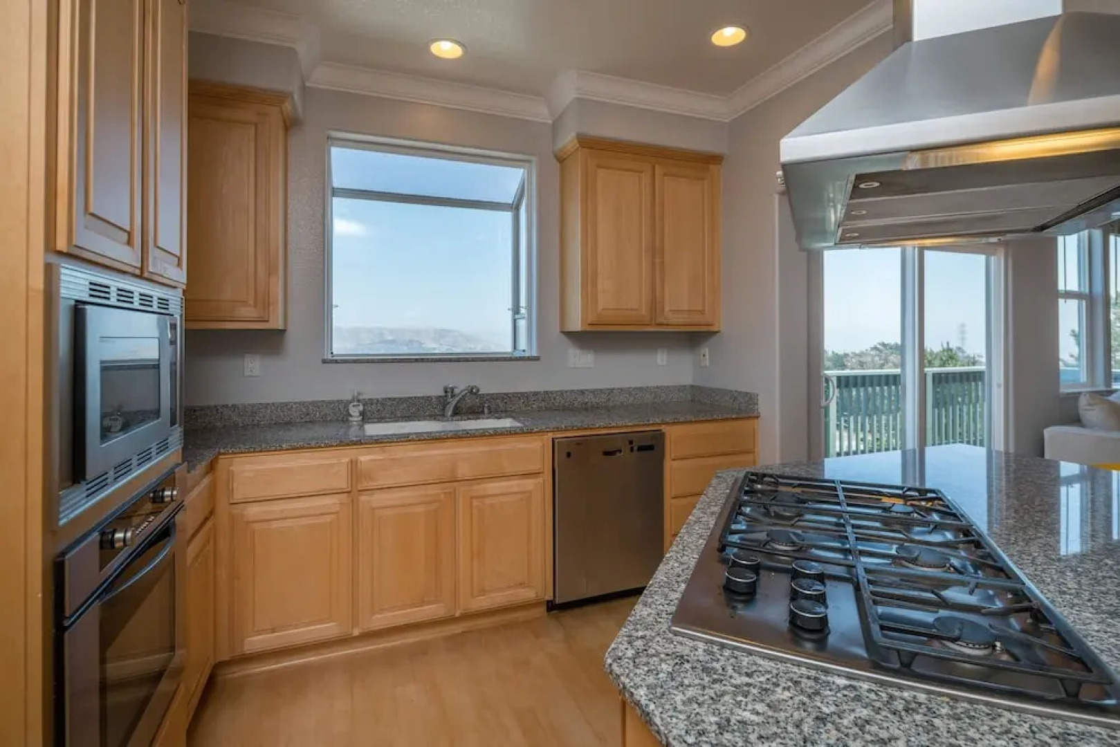 Hilltop 4 Br W Gorgeous SF Bay Panoramic Views by RedAwning