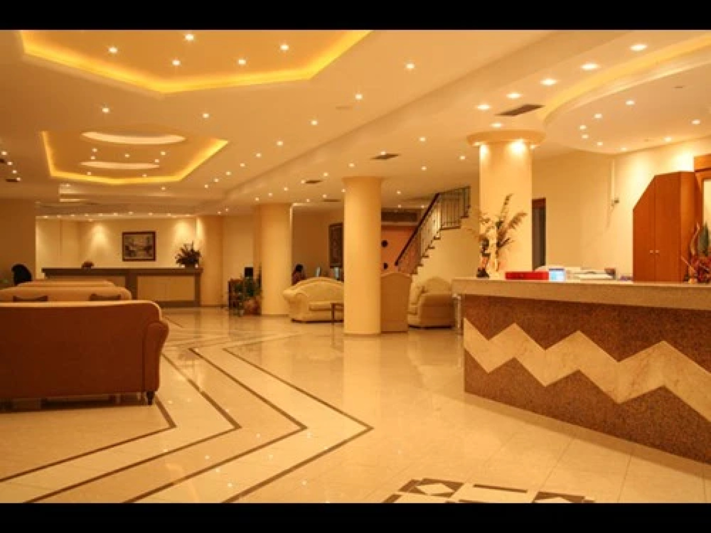 Lavris Hotel & Bungalows