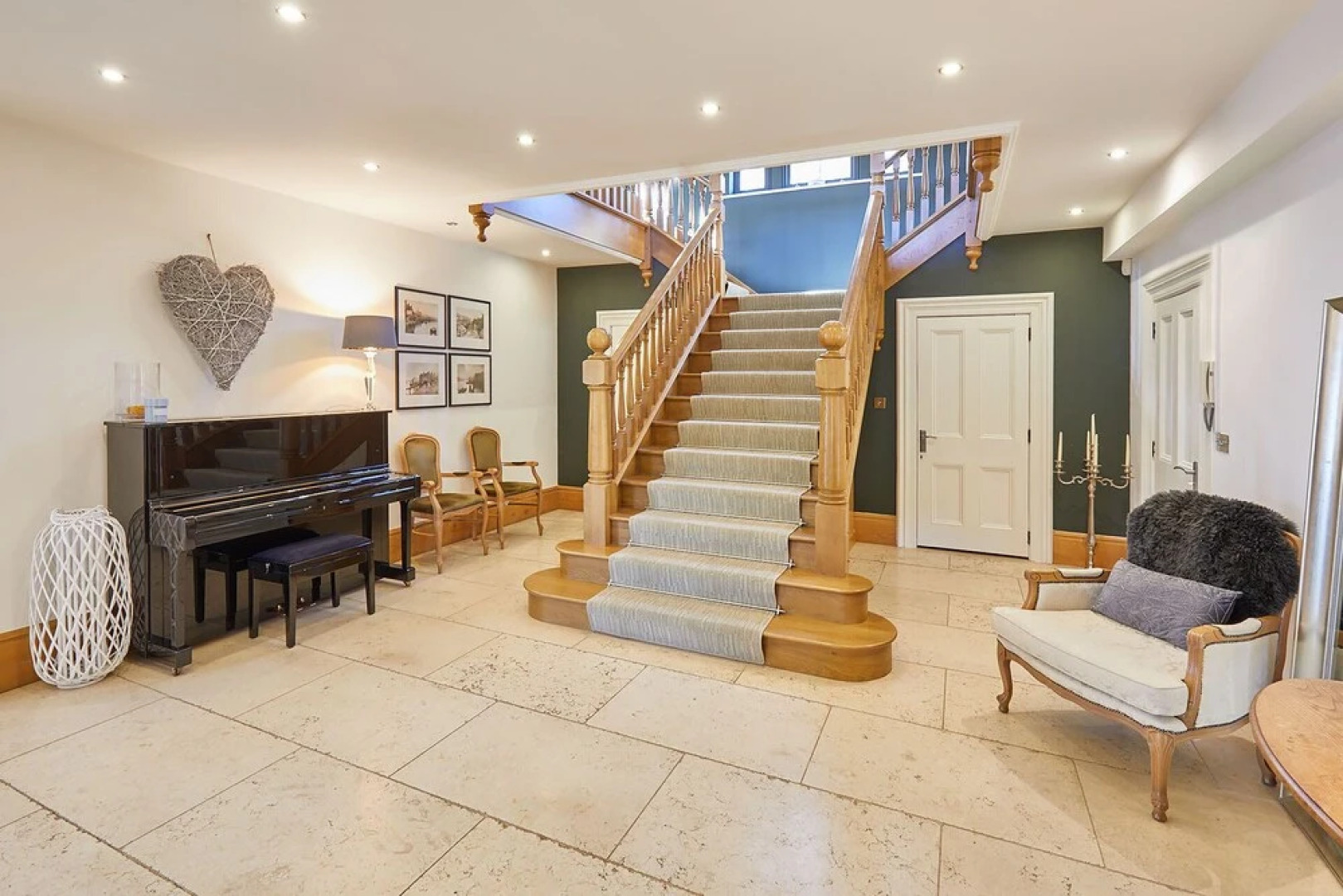 Host Stay The Lakehouse