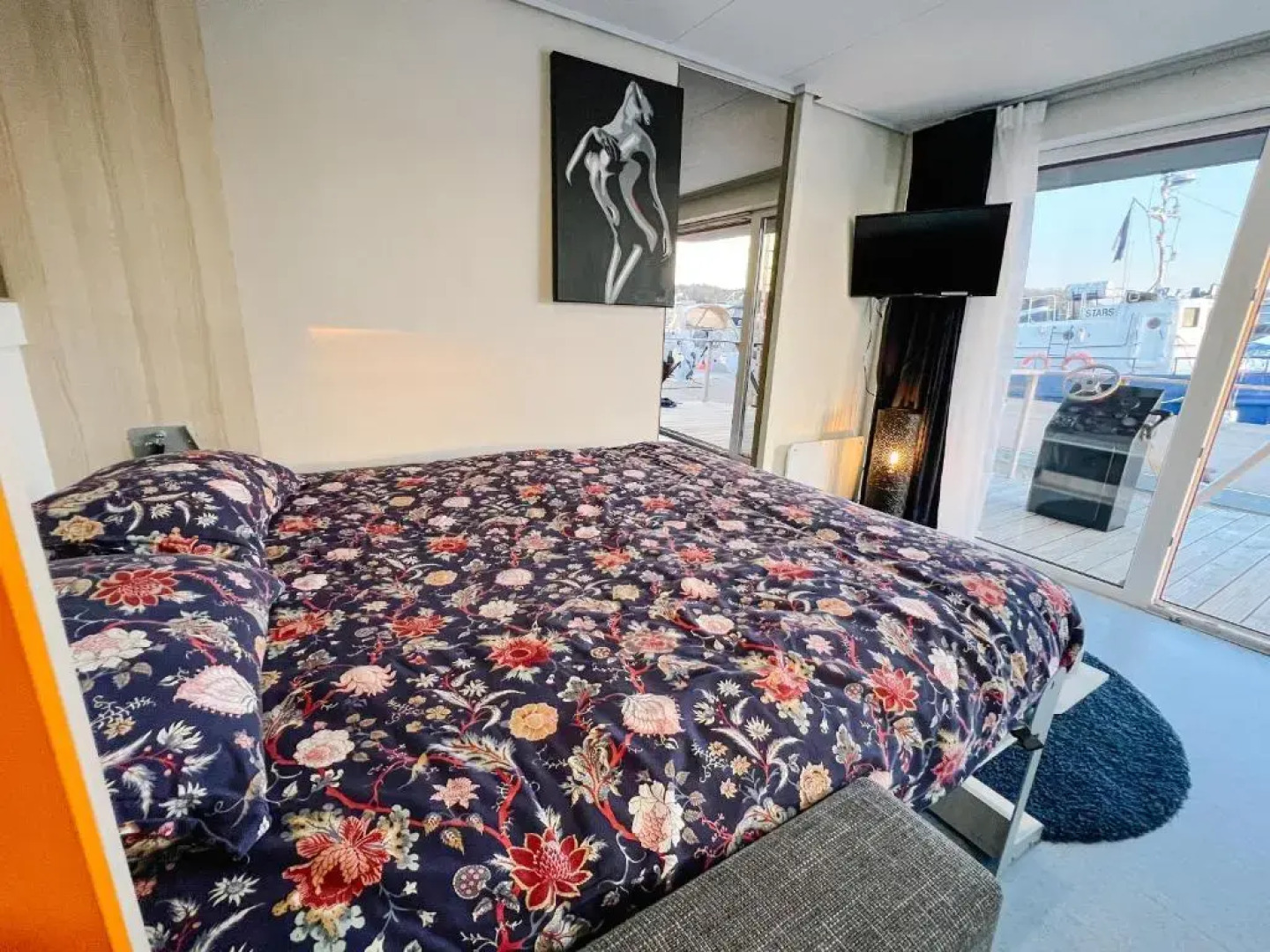 Cozy Floating house with sauna