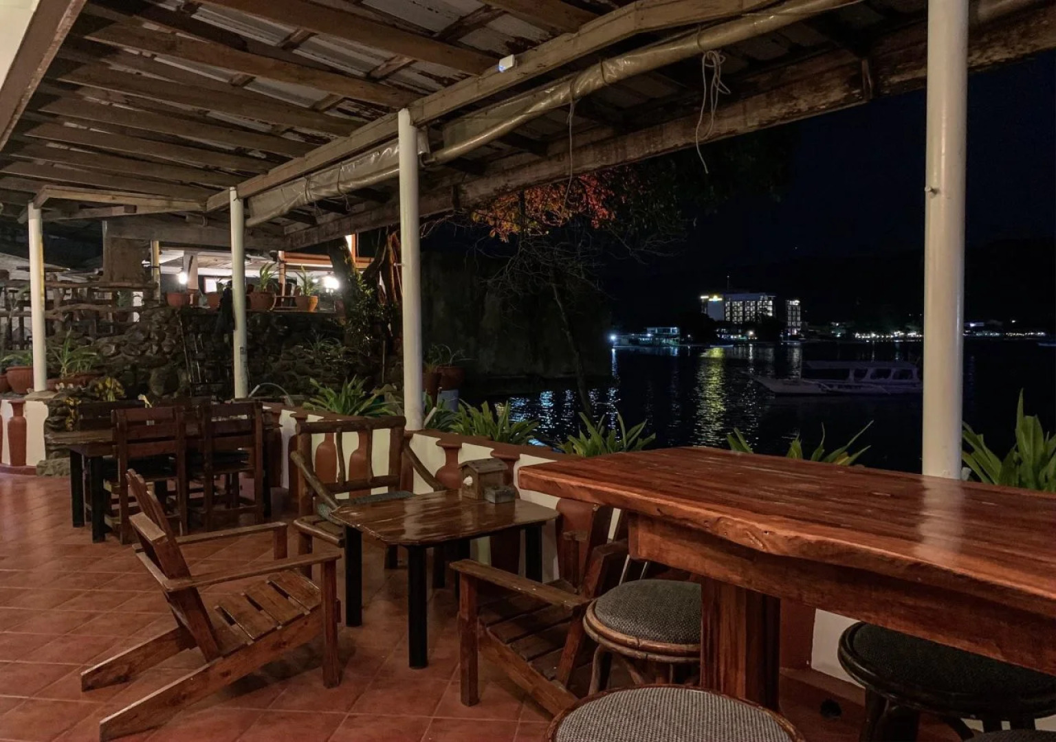 Harleys Pub and Hotel