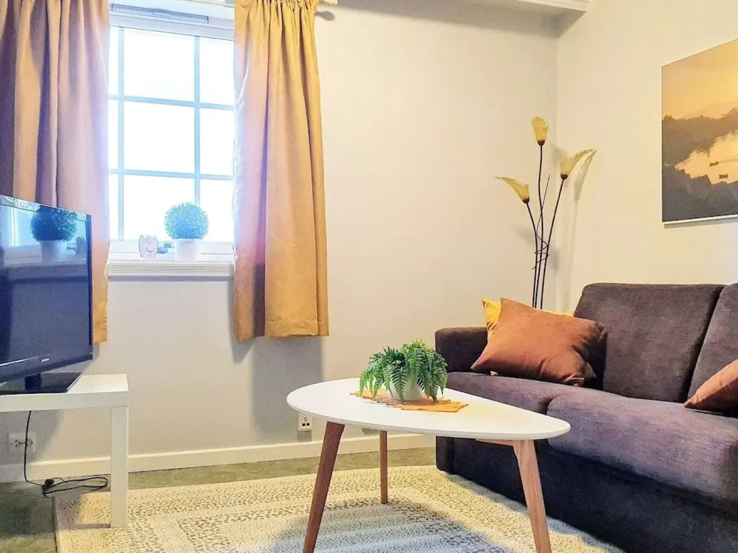 2 Person Holiday Home in Aheim