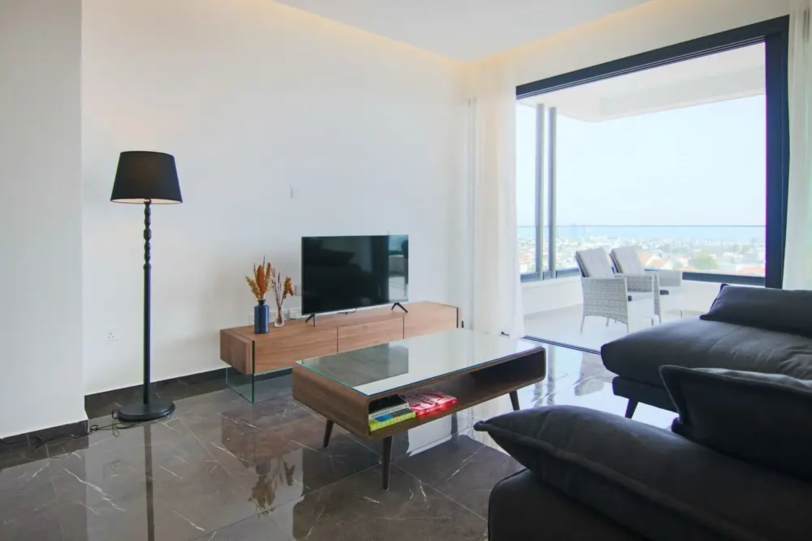 Phaedrus Living: Sea View Anna Residence 302