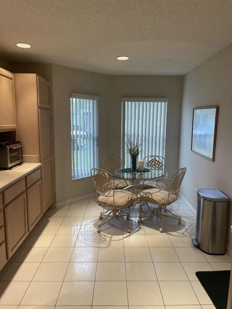 Burbank - Beautiful Designer Home Near Glenview Country Club
