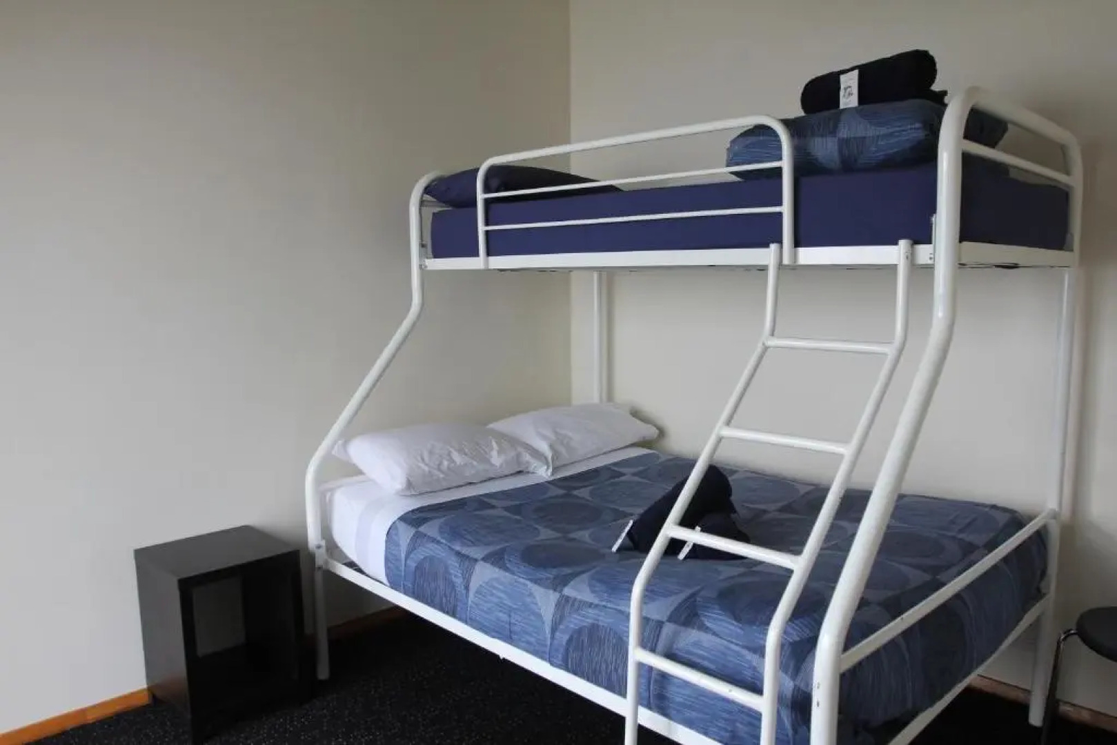 On Top Apartments & Hostel Backpackers