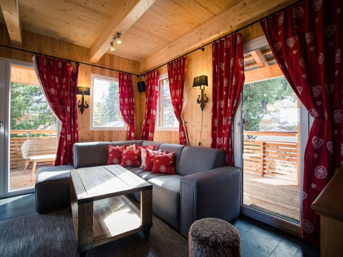 Lovely Chalet in Turracherhöhe with Sauna & Indoor Hot Tub