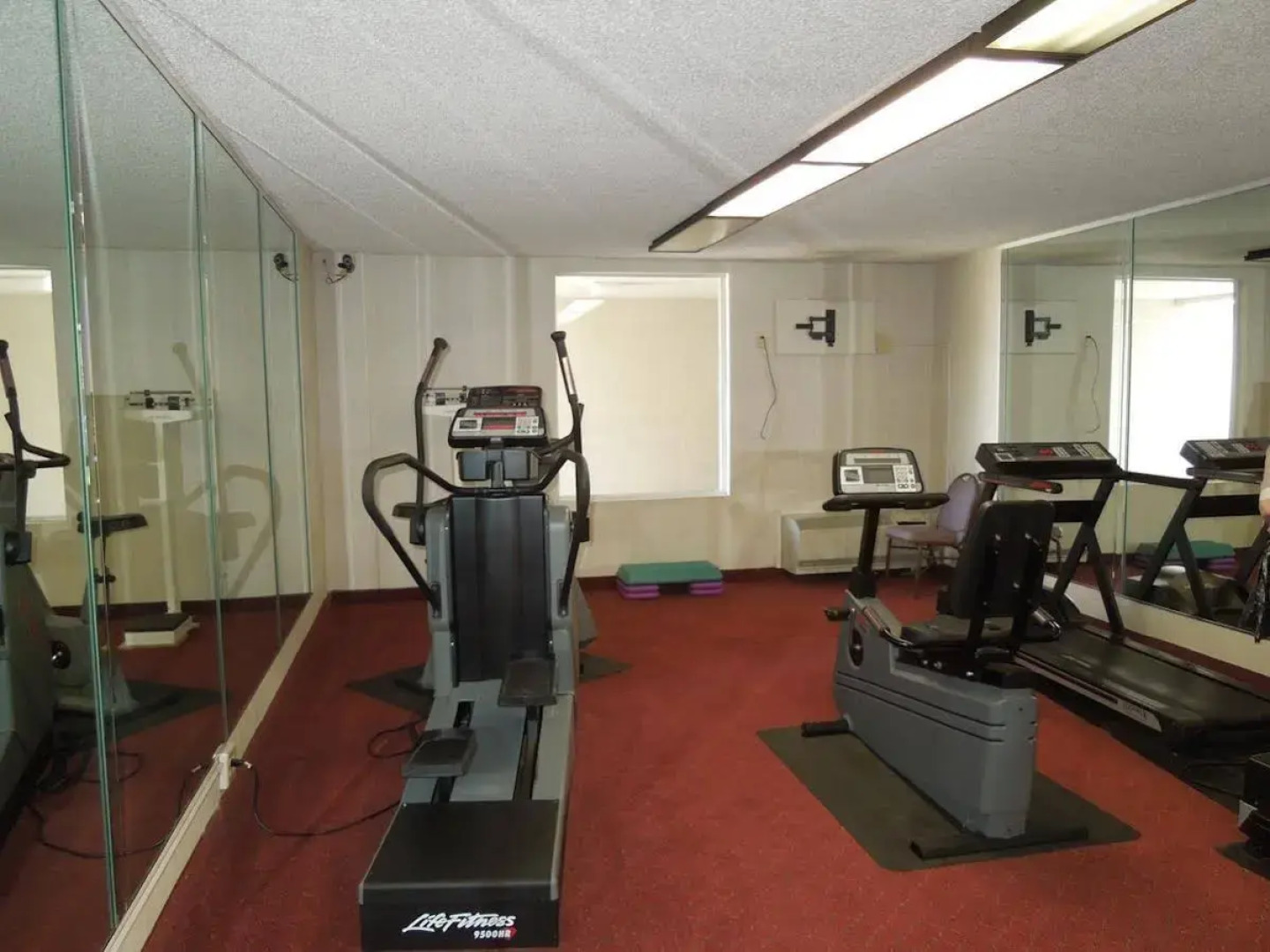 Days Inn & Suites by Wyndham Elyria