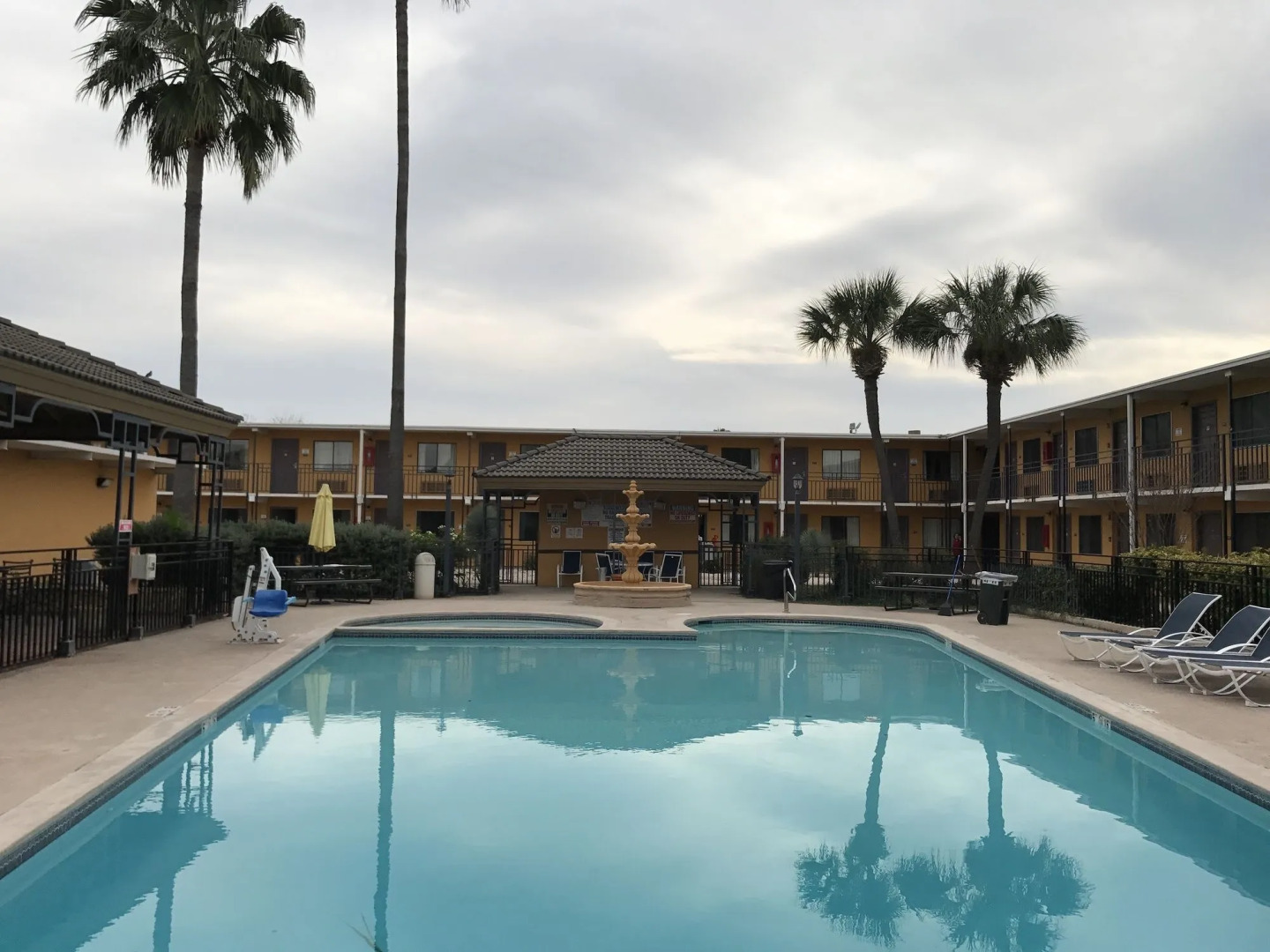 Americas Best Value Inn Laredo