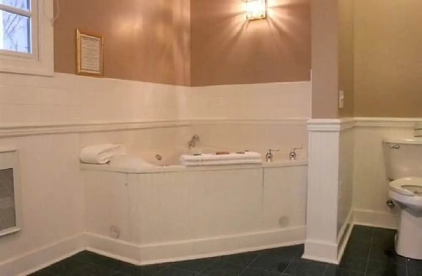 County Clare Irish Hotel & Pub