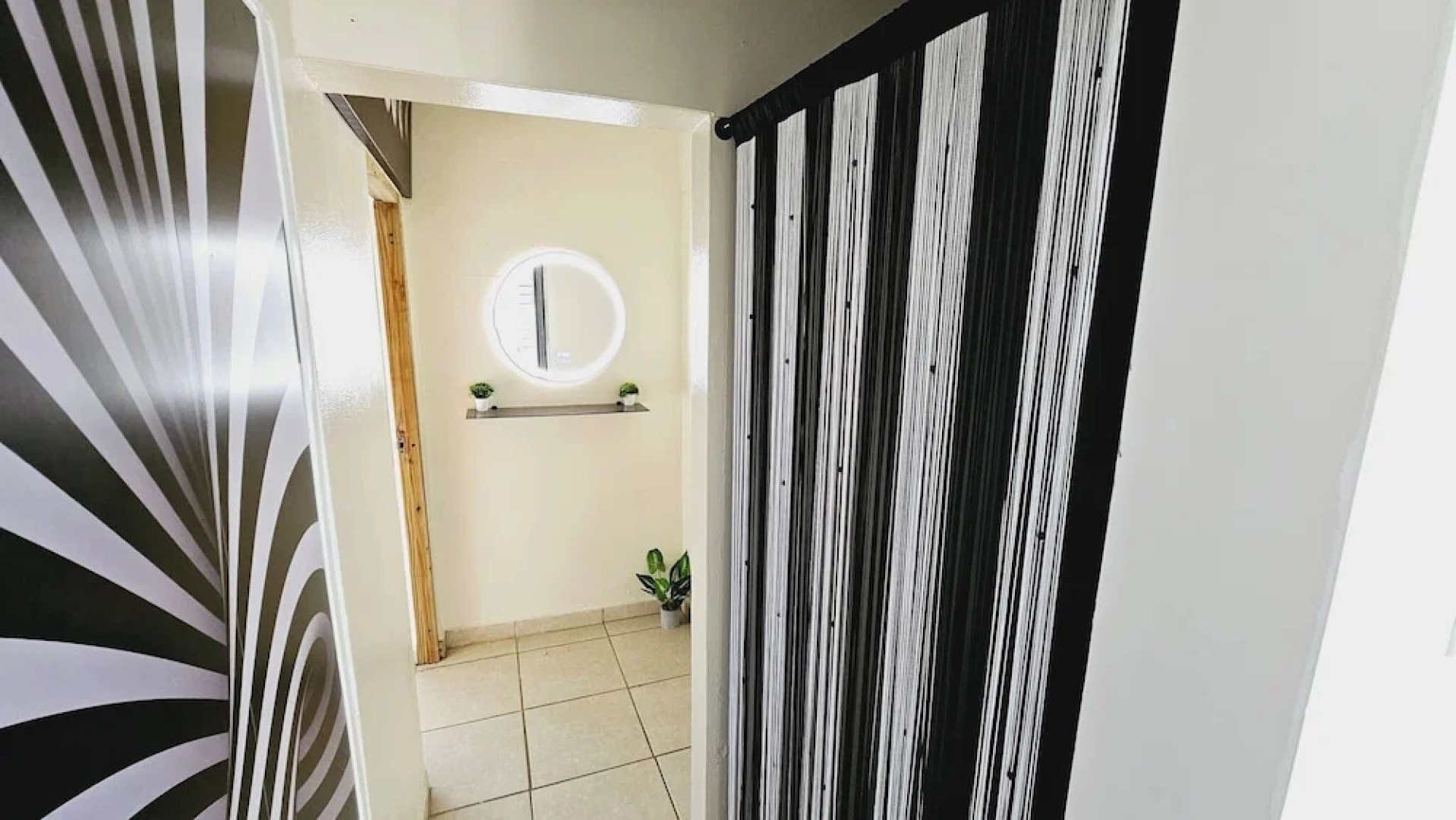 Cozy and Modern Apartment Black & White With Jacuzzi on Terrace