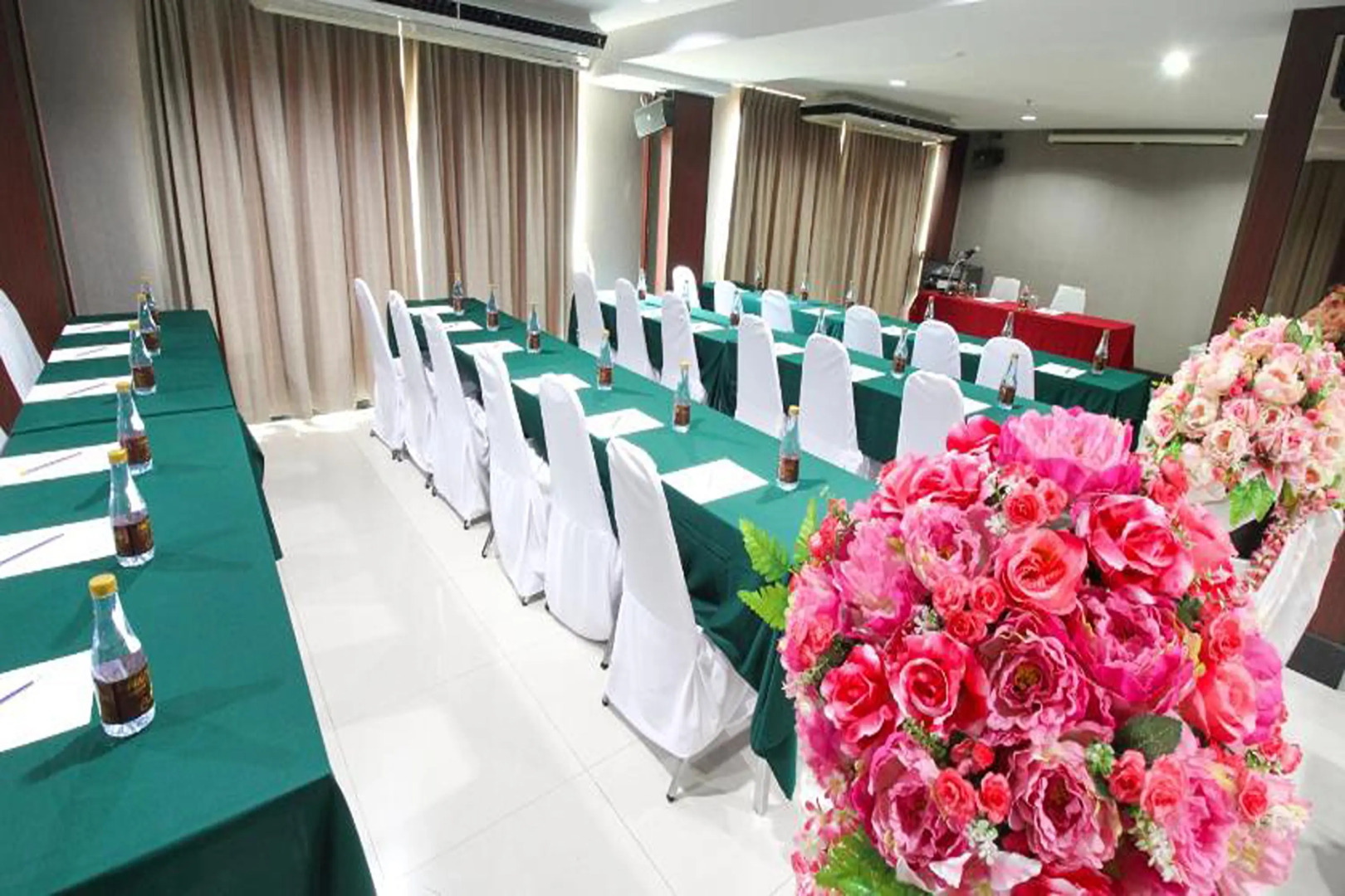 Convenient Grand Hotel