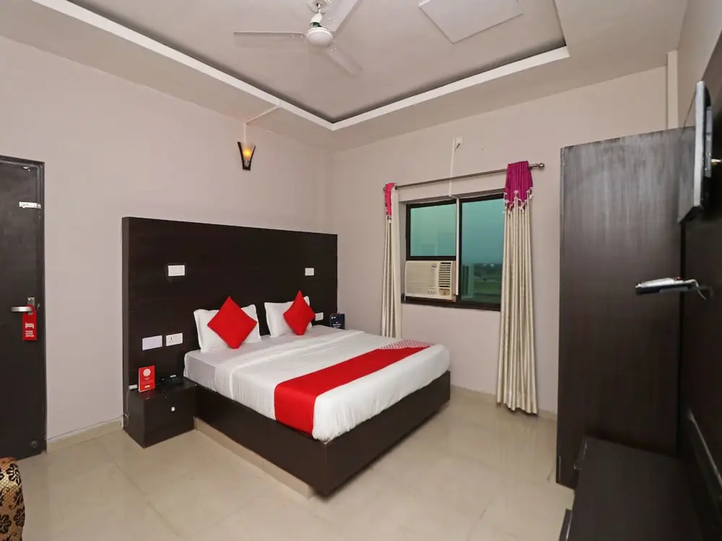 OYO 12520 Hotel Grand Tara