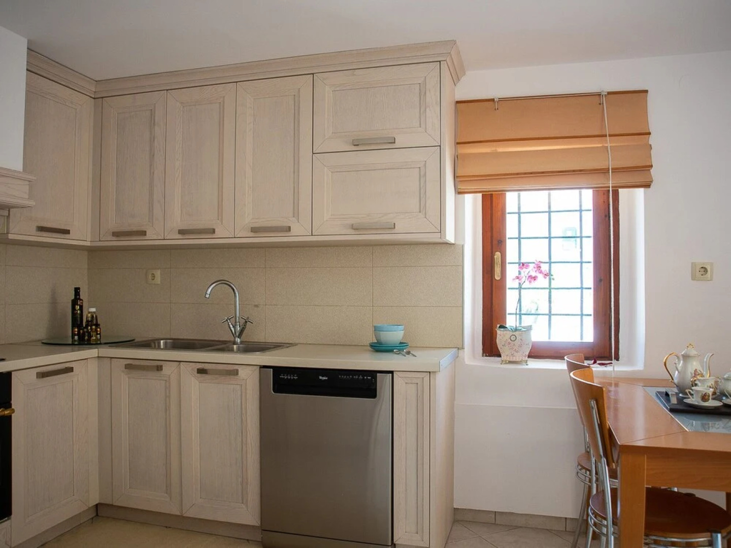 "sifakis Gorgeous Stone House"