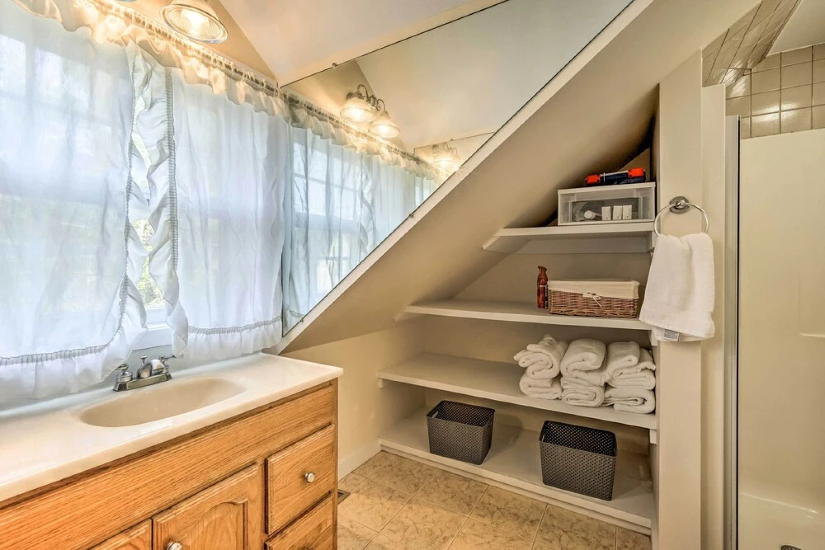 Londonderry Retreat ~ 3 Mi to Lowell Lake!