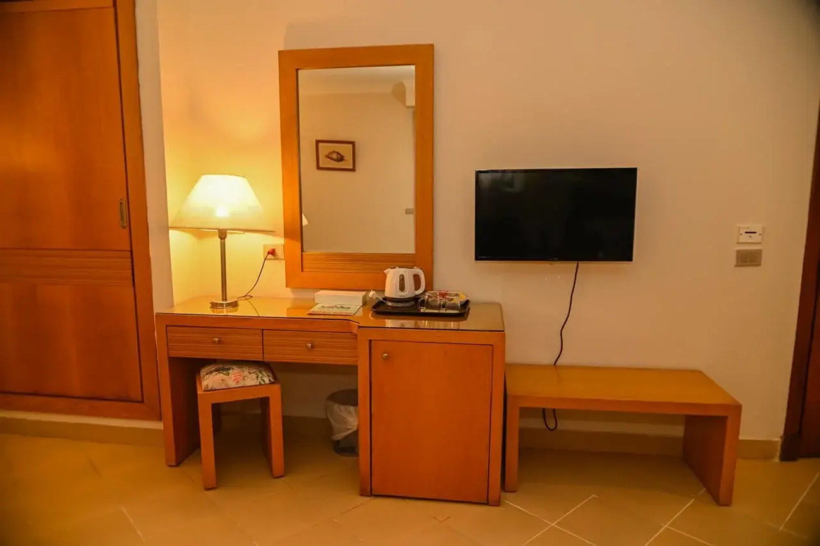 Eagles Downtown Zahabia & Beach Resort