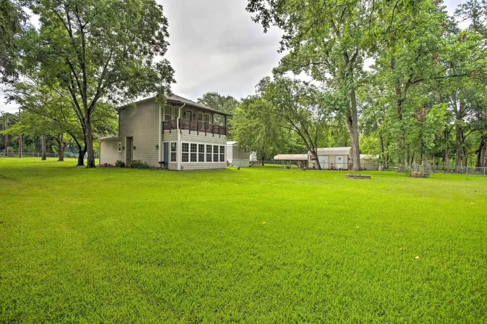 Cedar Creek Reservoir Home w/ Deck & Fire Pit!