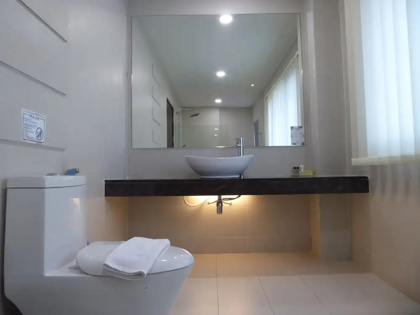 Rimbun Suites & Residences