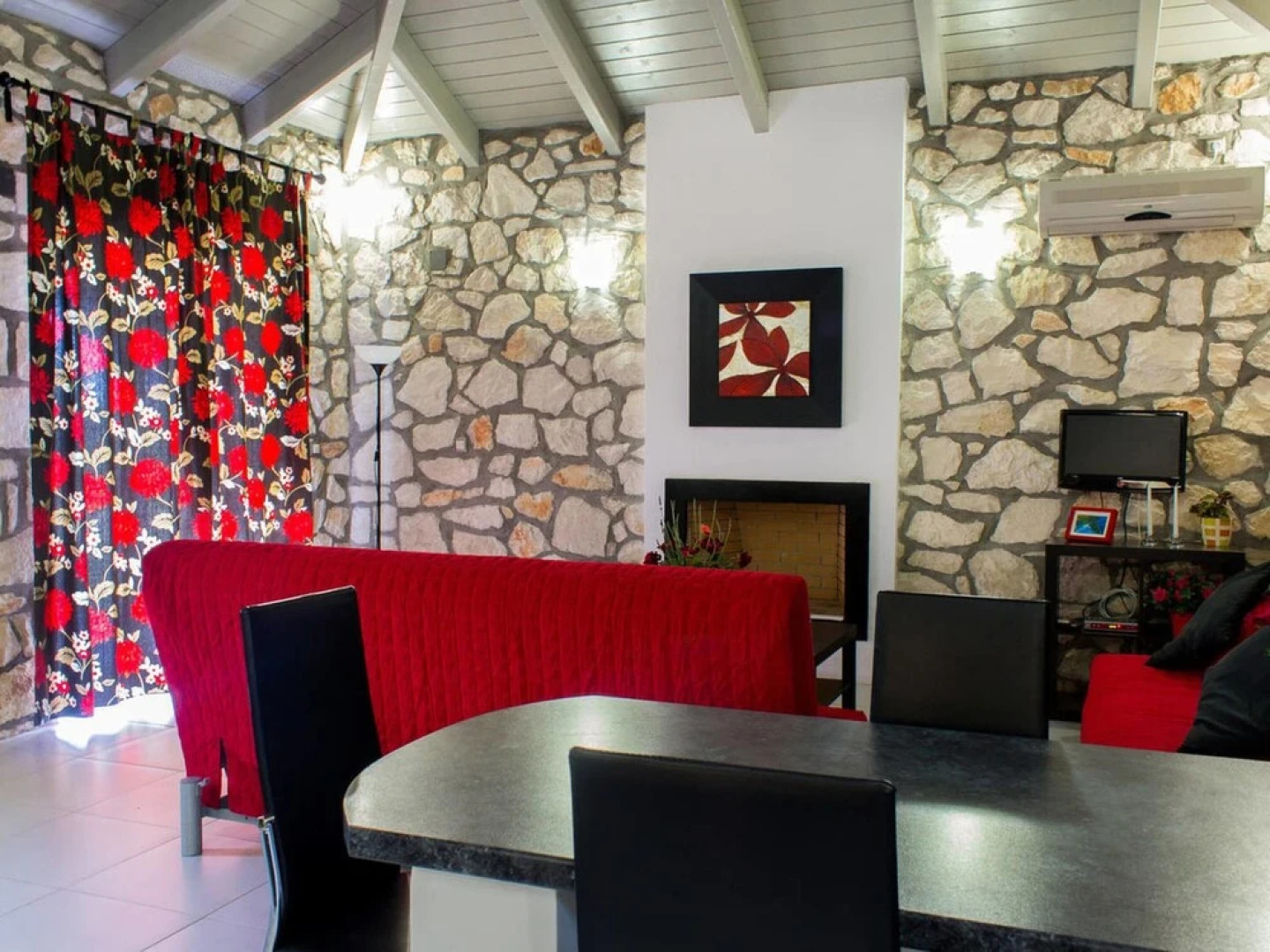 Welcoming Villa near Sea in Agrilia