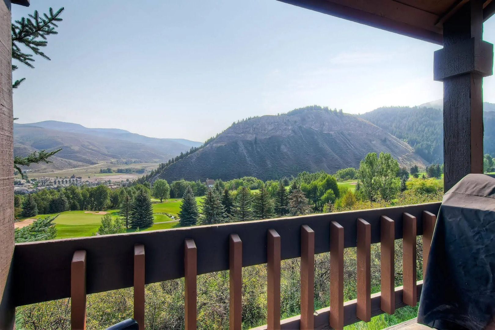 Ridgepoint Townhomes by East West Hospitality