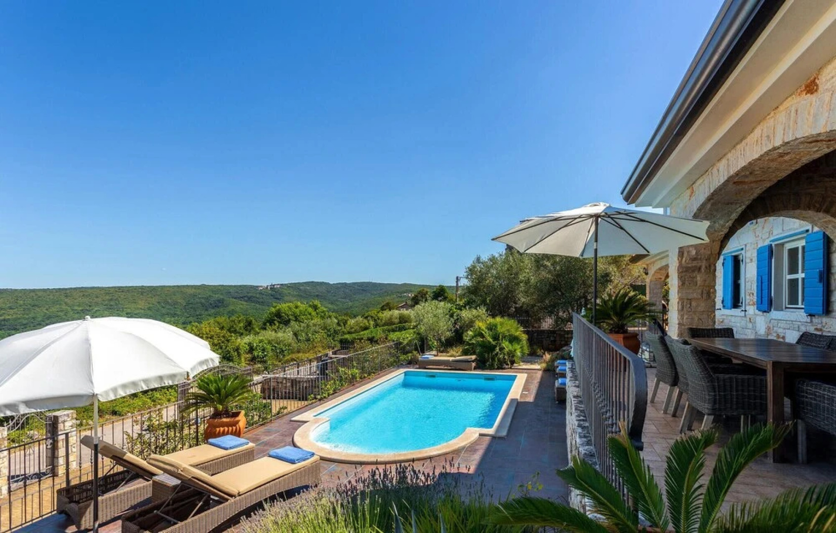 Nice Home in Malinska With Wifi and 5 Bedrooms