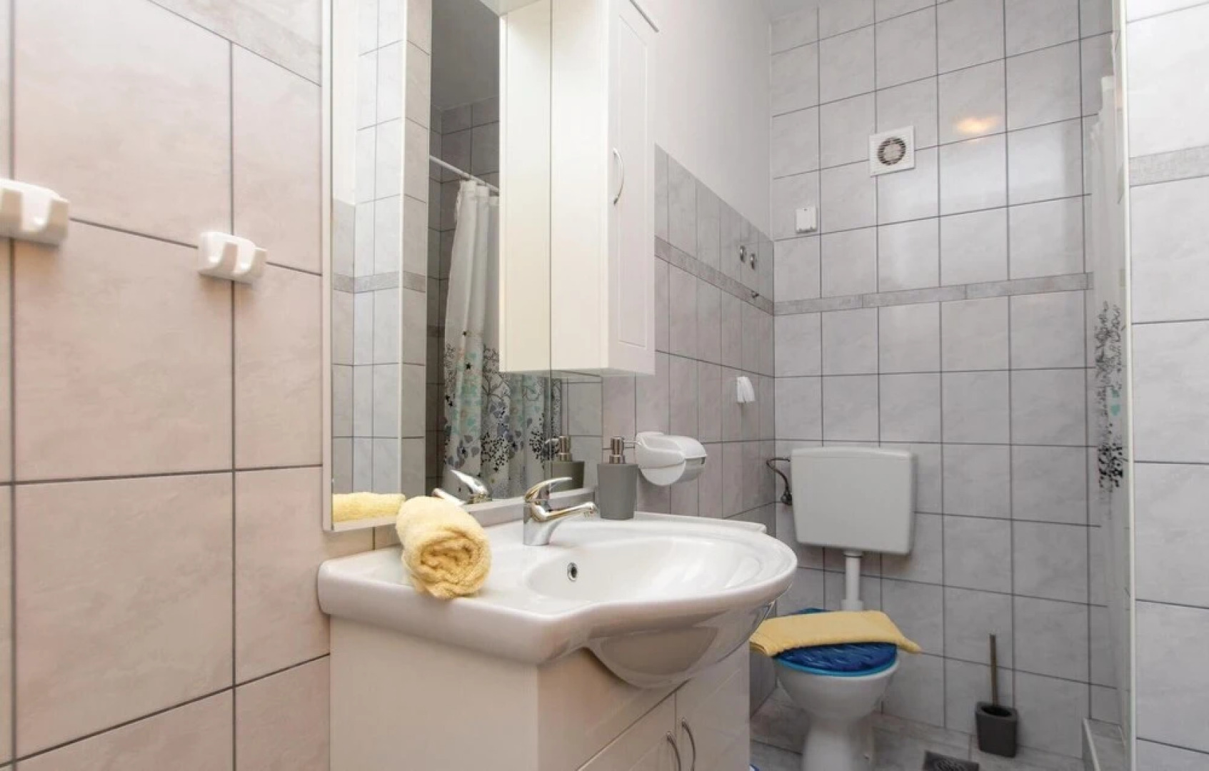 Beautiful Home in Blato With Wifi and 5 Bedrooms