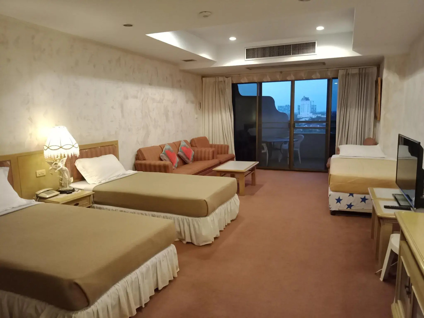 Cha-Am Grand Condotel by Frank