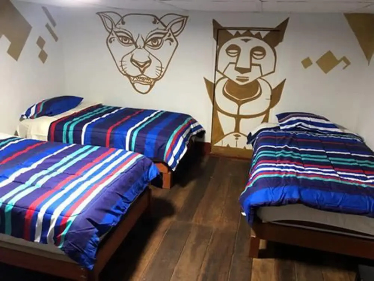 Déjà Vu Backpackers