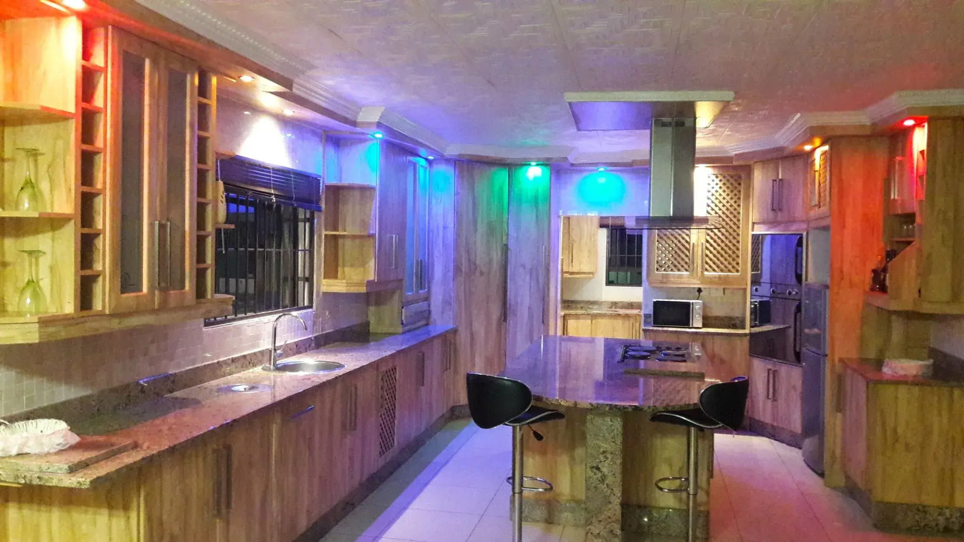 Alimop Lodge Inn Bed and Breakfast