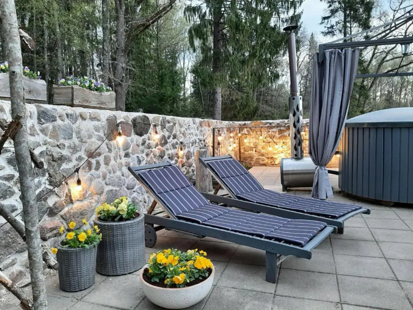 Mellene 1 bedroom house in nature & hot tube