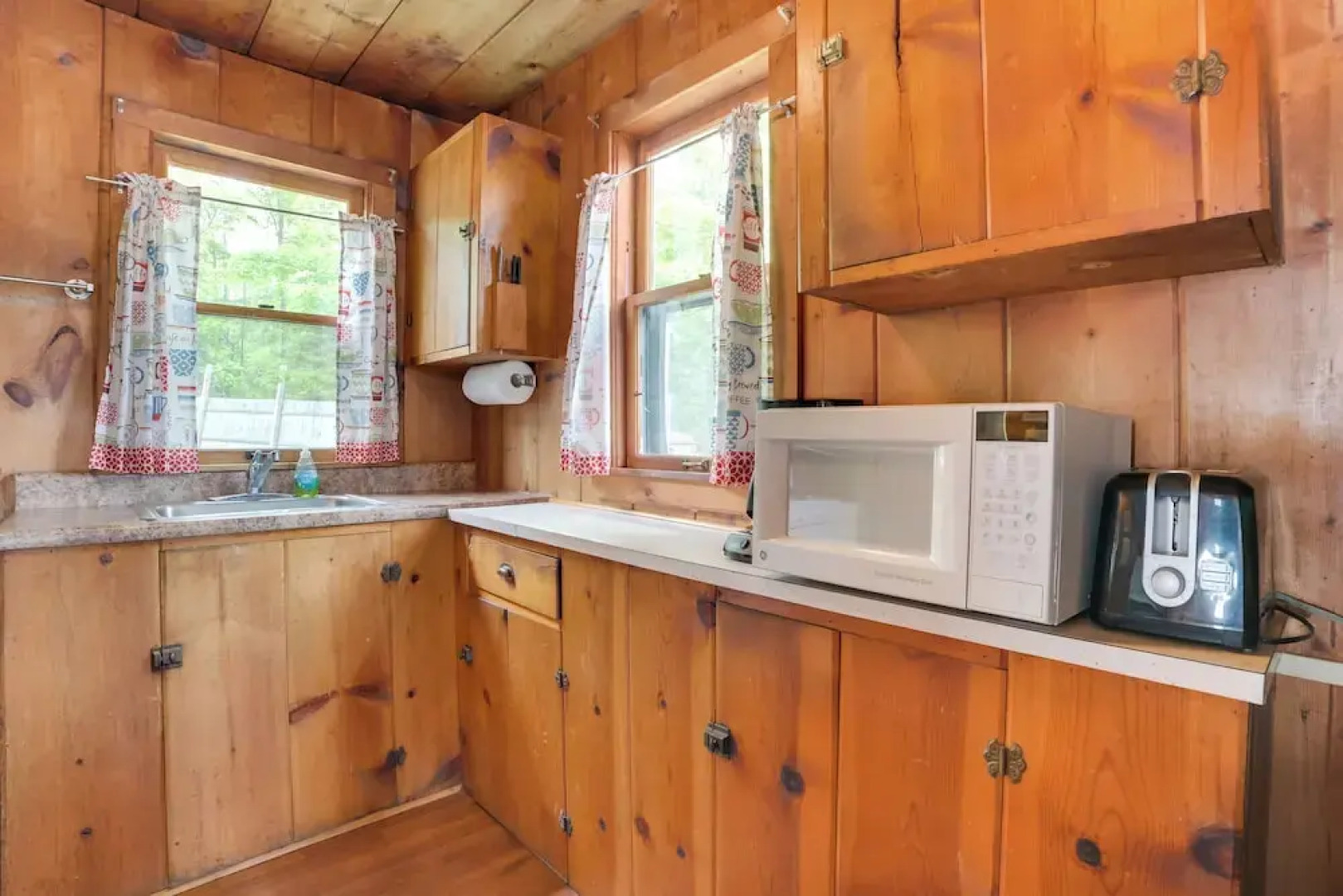 On Lake Huron: Pet-friendly Cabin in Cedarville!