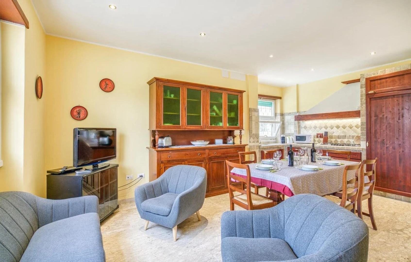 Beautiful Home in Torvaianica With 5 Bedrooms and Outdoor Swimming Pool