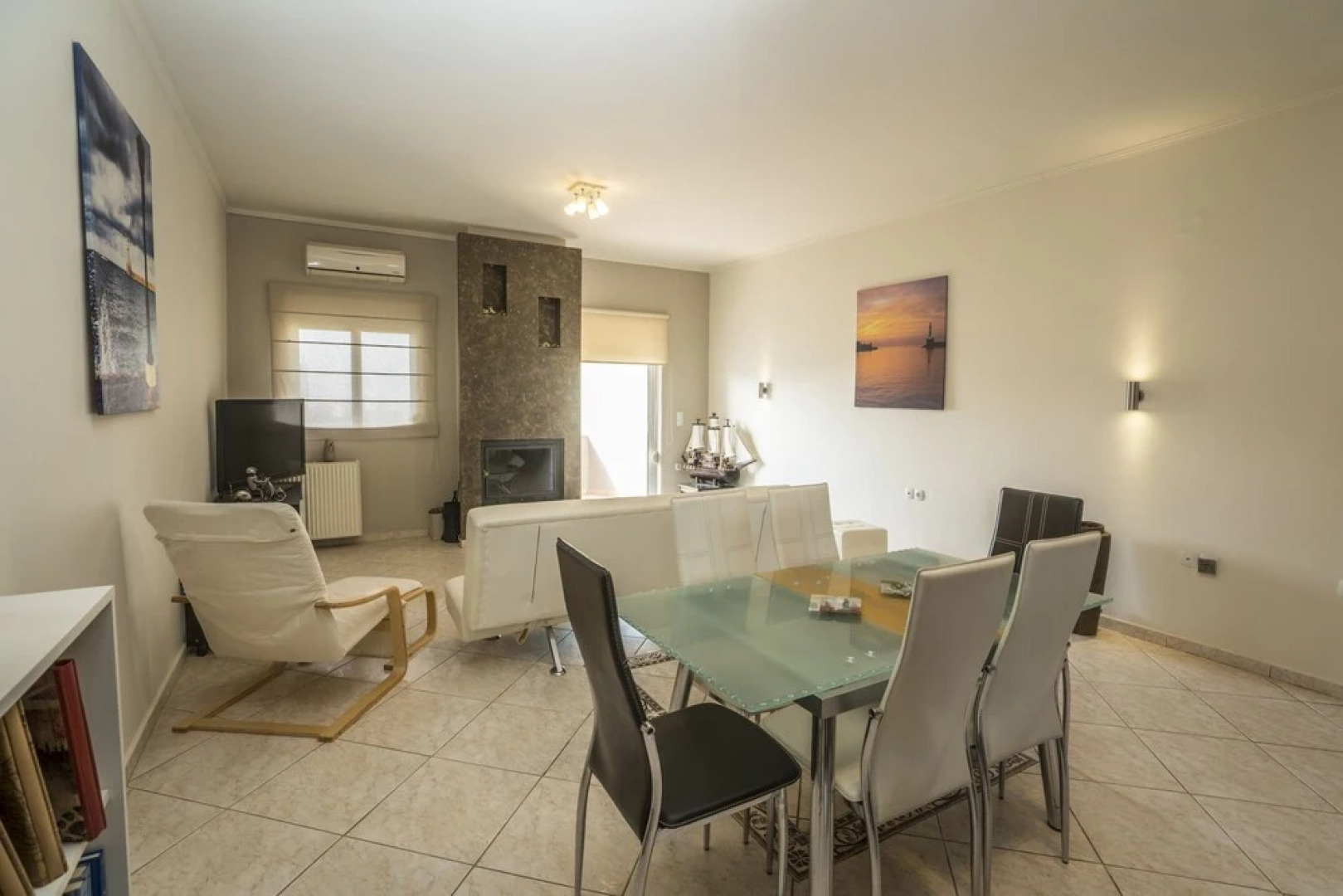 Deluxe Sunny Apartments