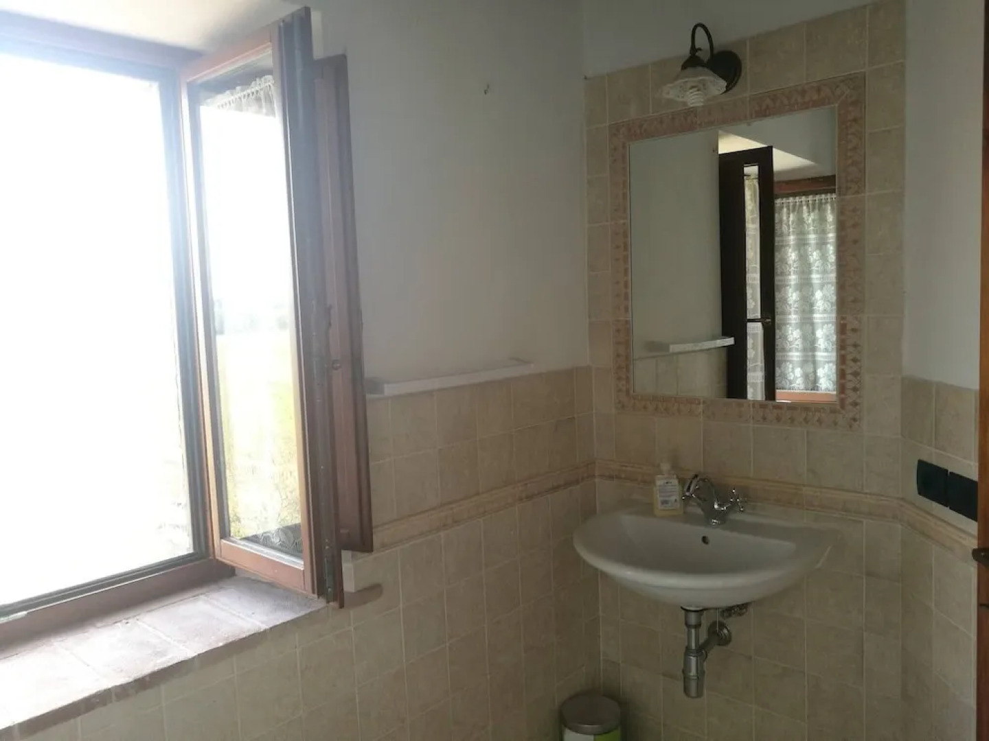 Portion of a Farmhouse With 30 Beds - 4 Apartments and 2 Rooms