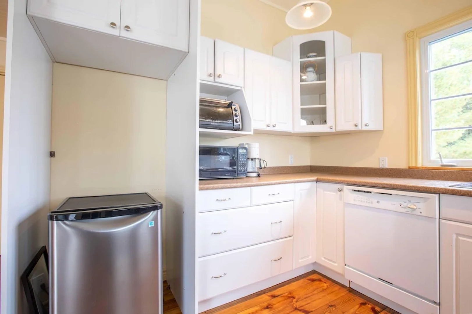 Wildflower Cottage A Fantastic boat access family cottage with a spectacular 500' of waterfront!