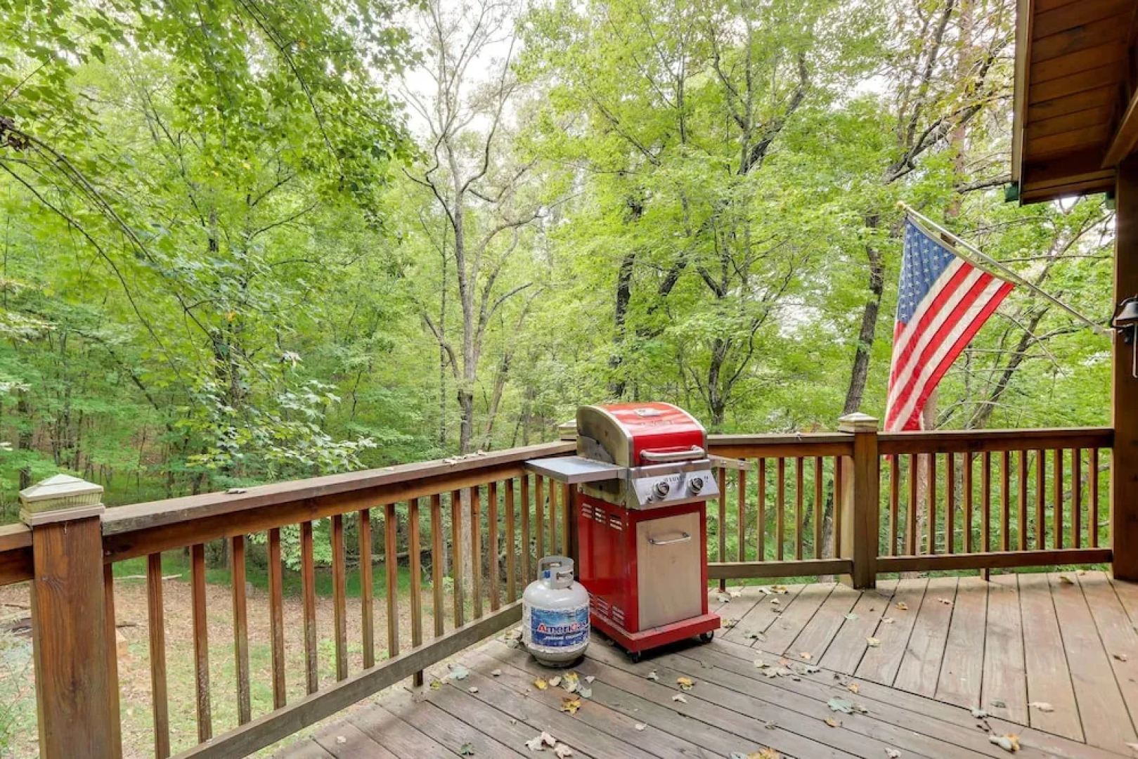 On Fightingtown Creek: Forested Mccaysville Cabin!