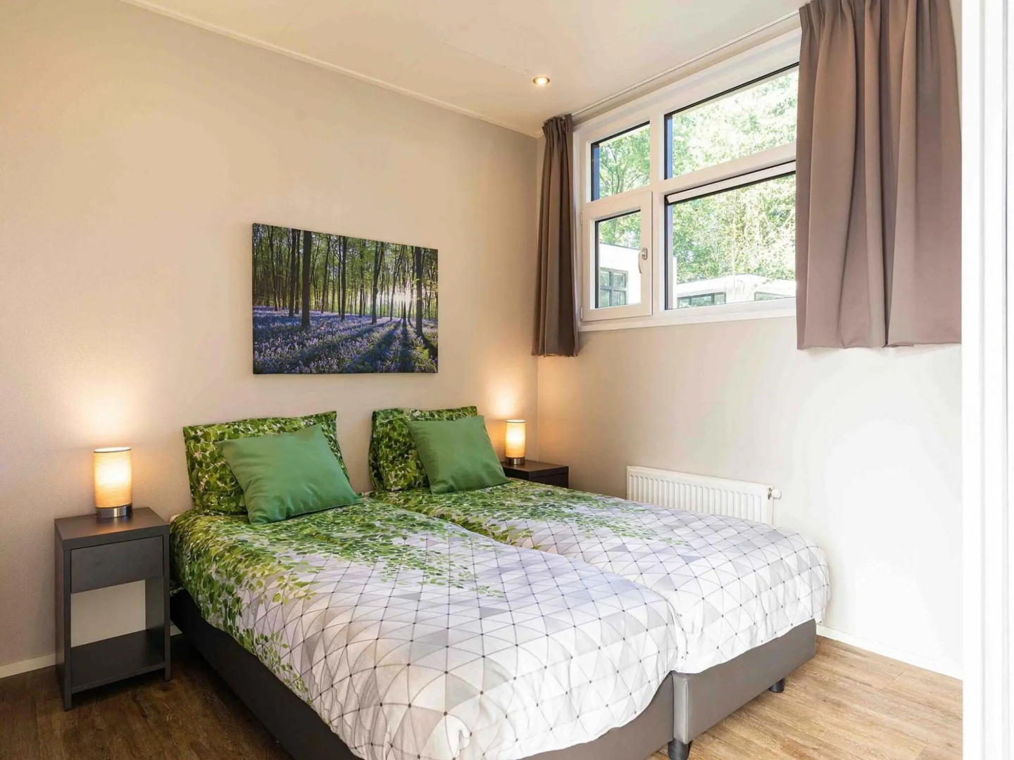 Modern chalet with spa and sauna, in a holiday park, 8 km. from Hoorn