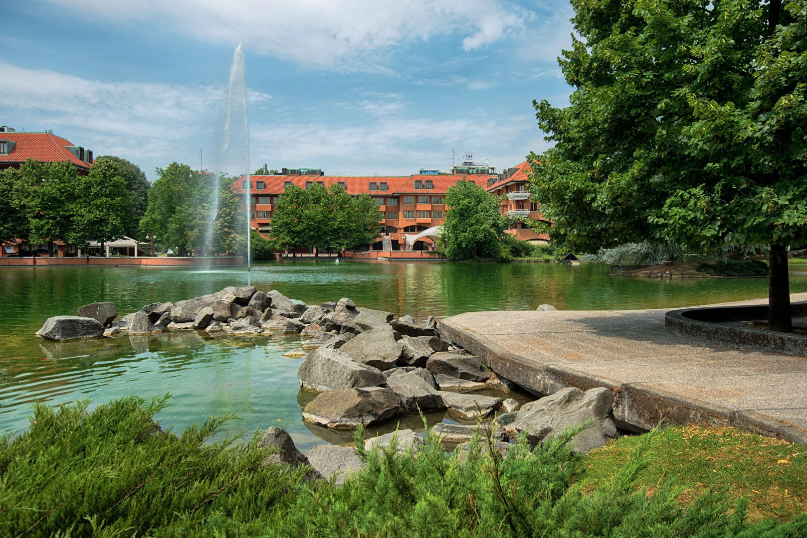 Отель NH Milano 2