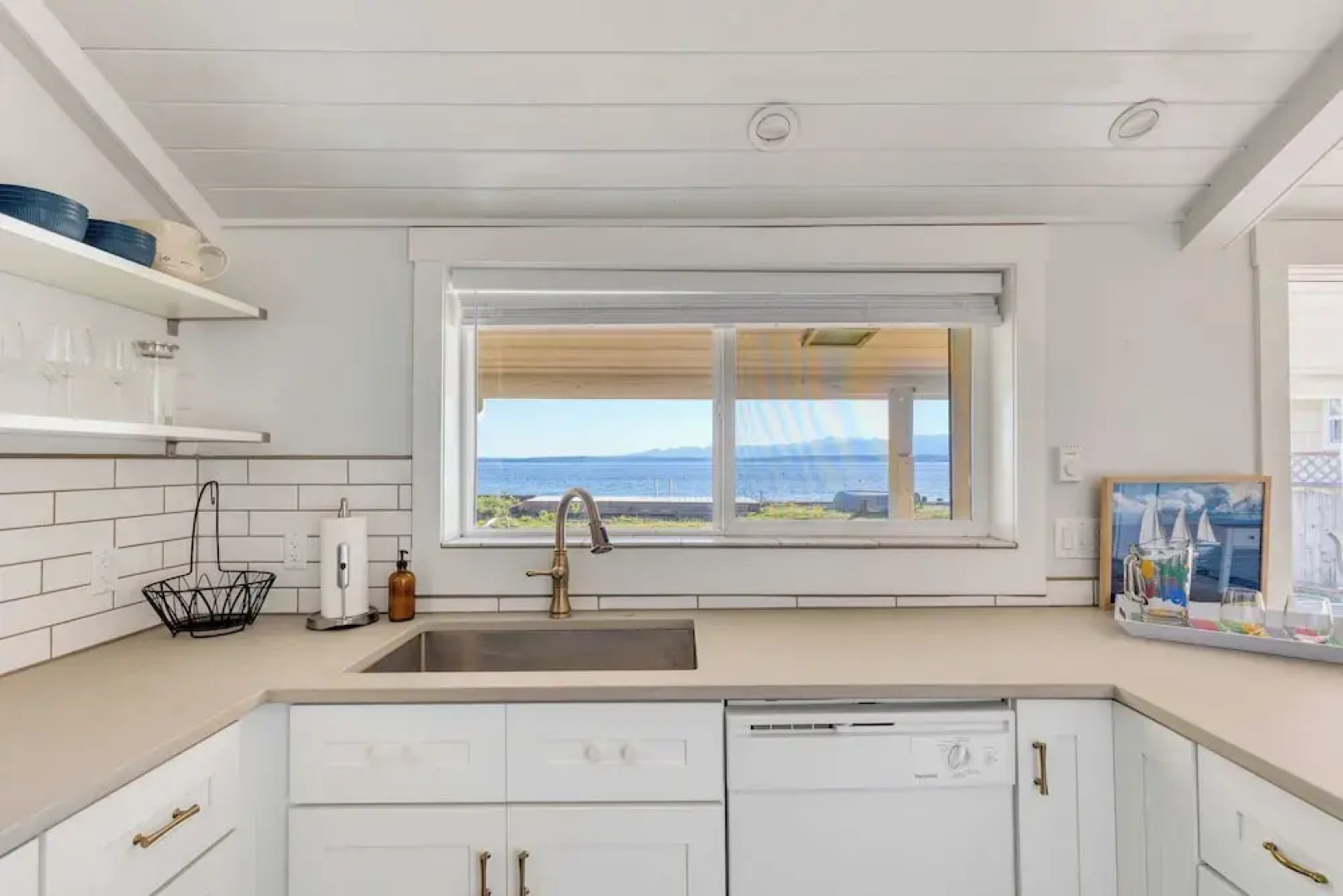 Cozy Whidbey Island Stay Steps on the Beach Fireplace, Bbq, Near Trails