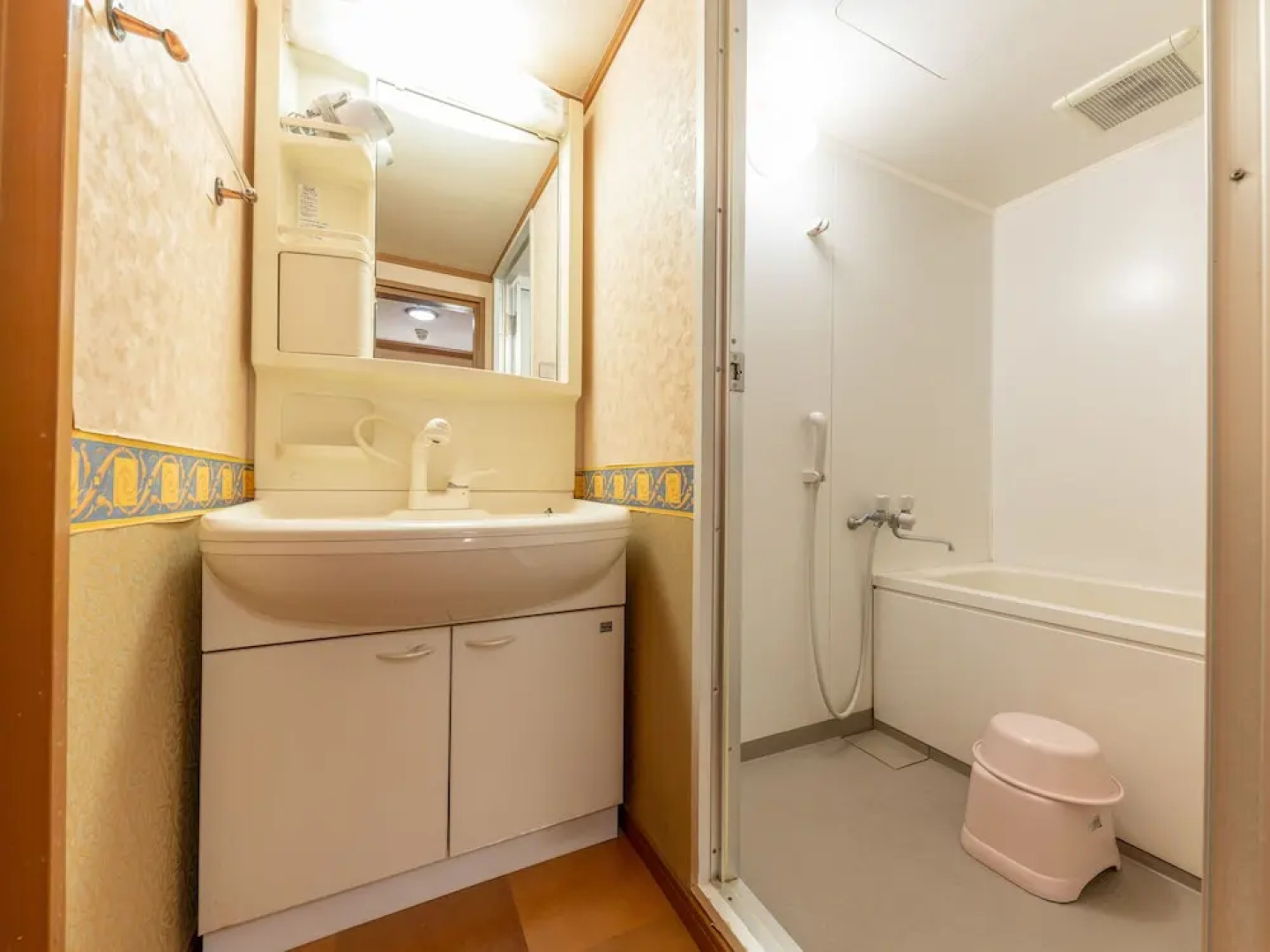 OYO 44760 Kawaguchi Station Hotel