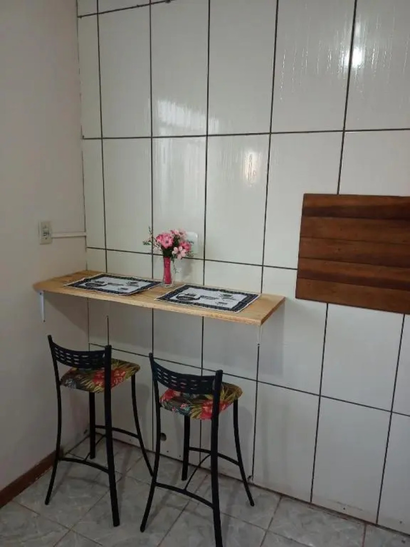 Apartamento com churrasqueira, ótima localização.