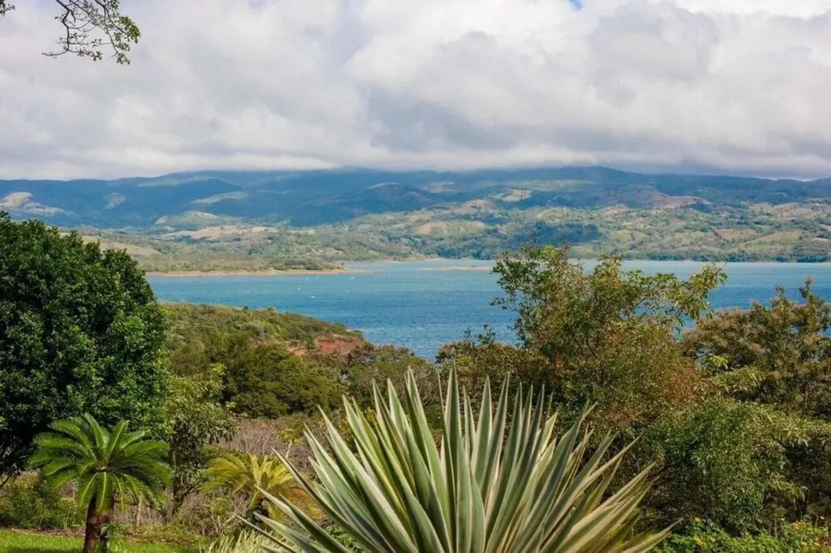 Lake Arenal Brewery Hostel