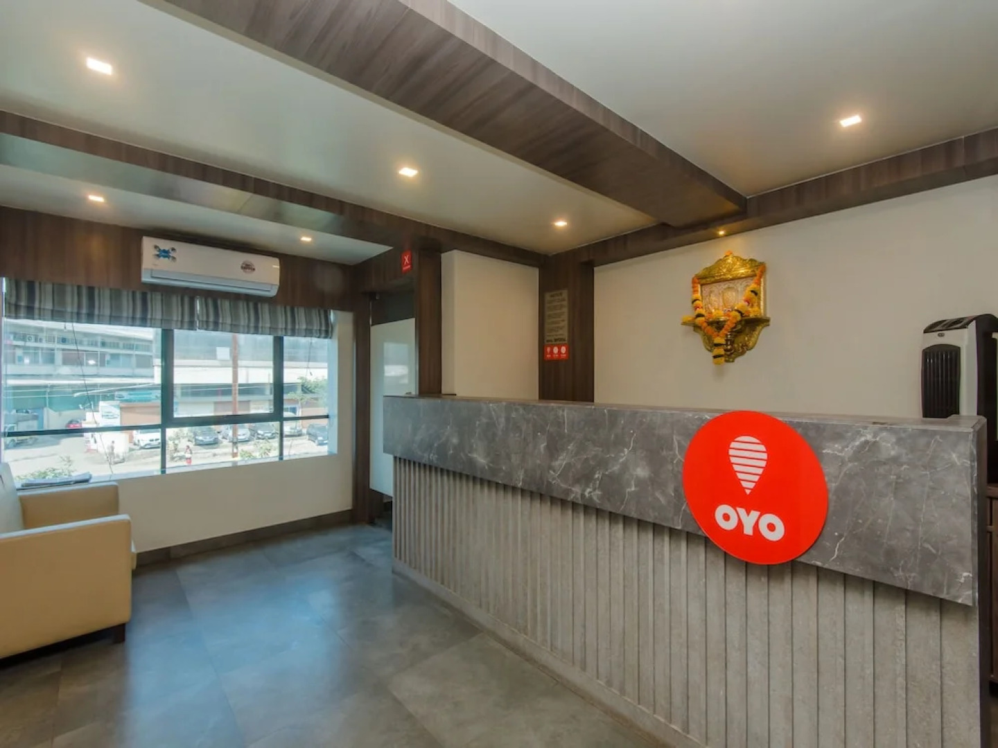 OYO 13857 Hotel Imperial