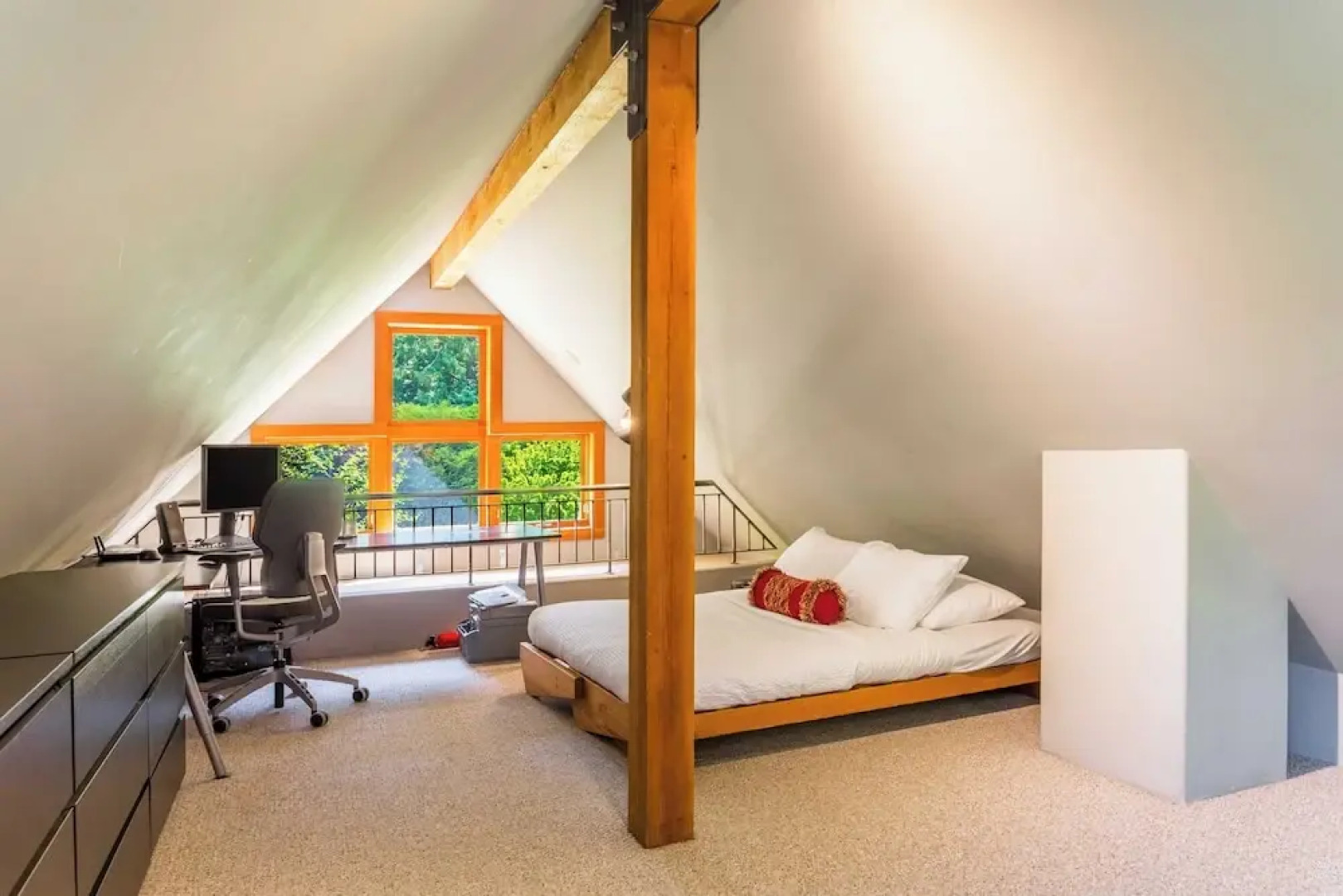 Rhythm Waters by Avantstay Garden Paradise, Pond