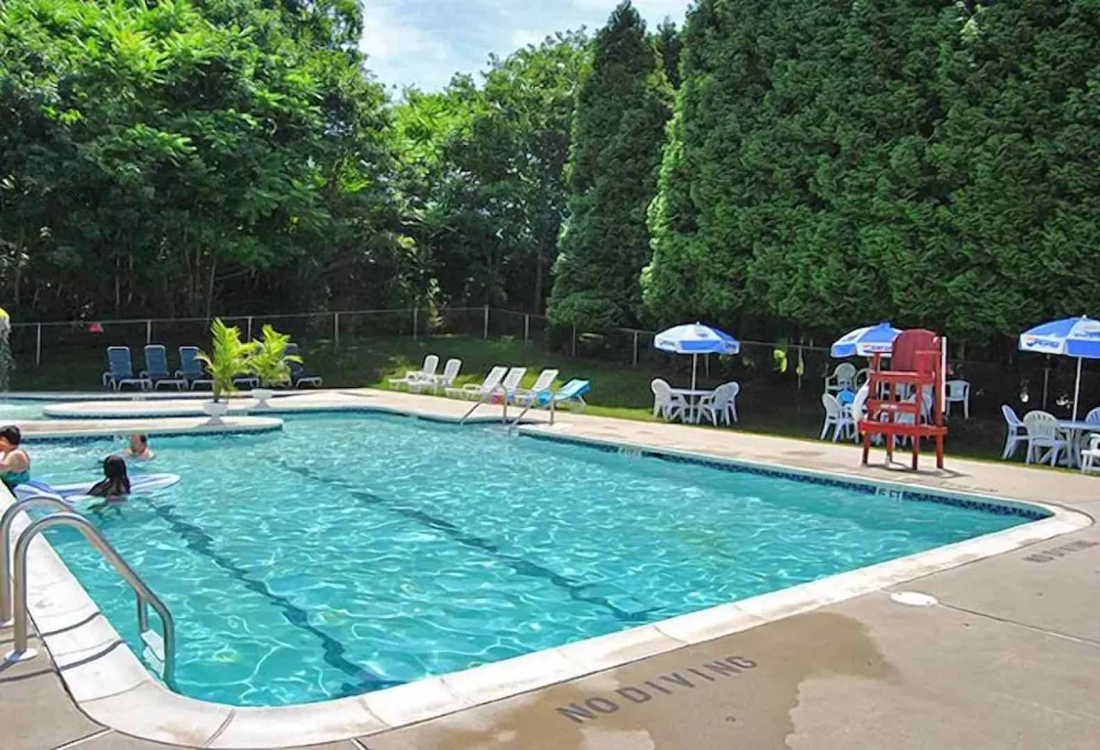 Robin Hill RV Resort & Campground - Caravan Park