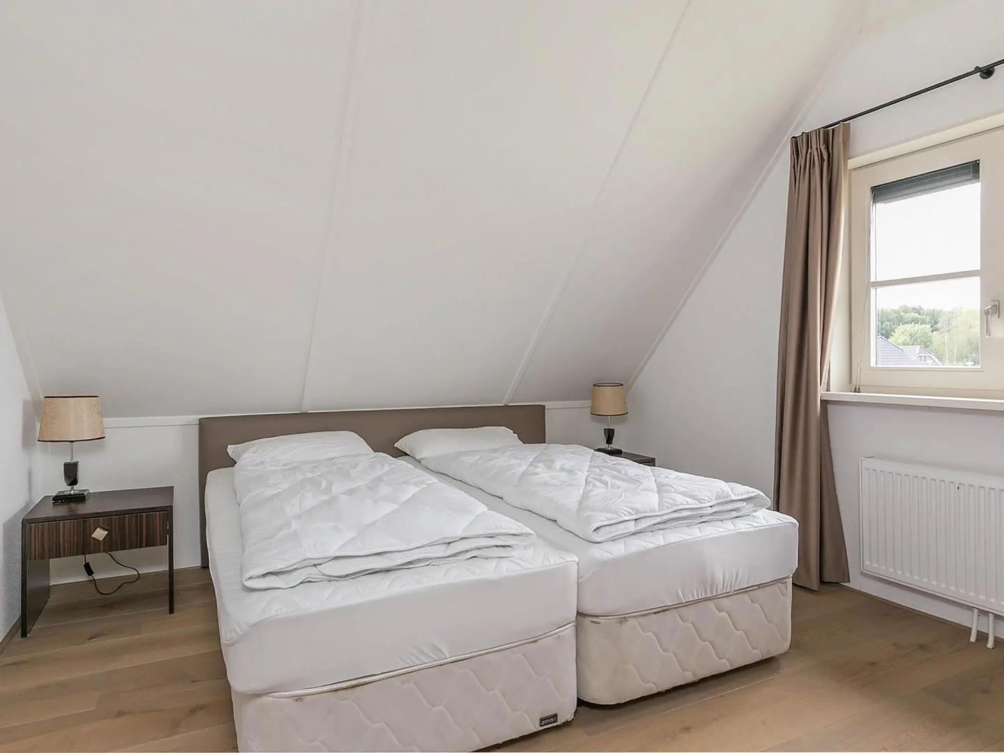 Detached 2 Bathroom Villa in Quiet Location near Forest