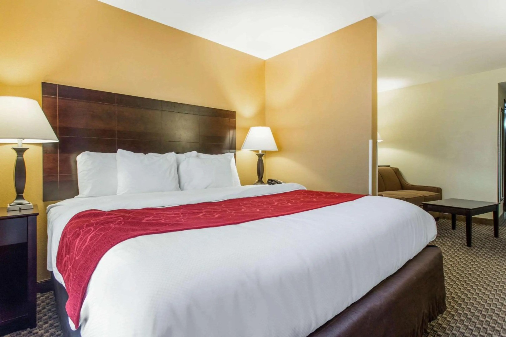 Comfort Suites Clinton near Presbyterian College