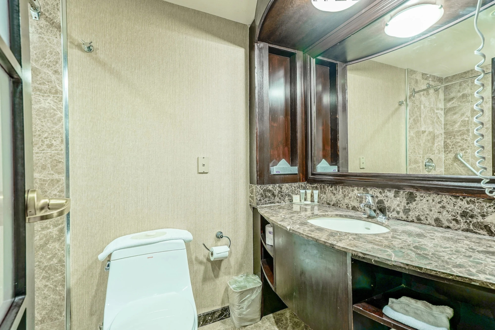 Woodbine Hotel and Suites