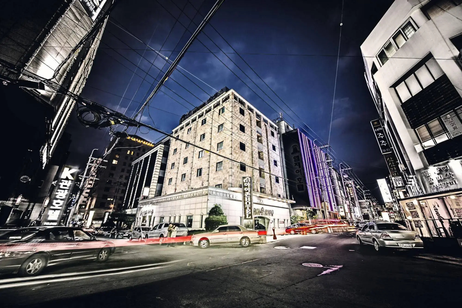 Hotel I-Zone